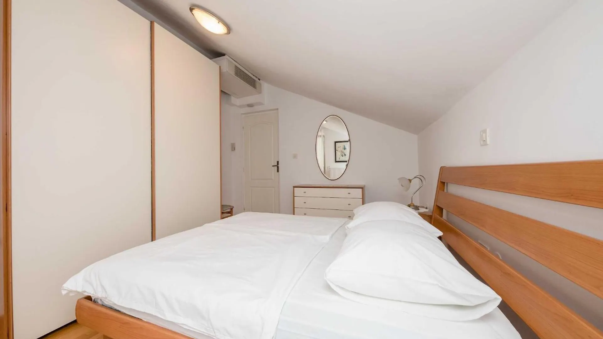 Guest House Villa Anggela - Two Bedroom Apartment With Balcony And Sea View Rab Town 0*,  Croatia
