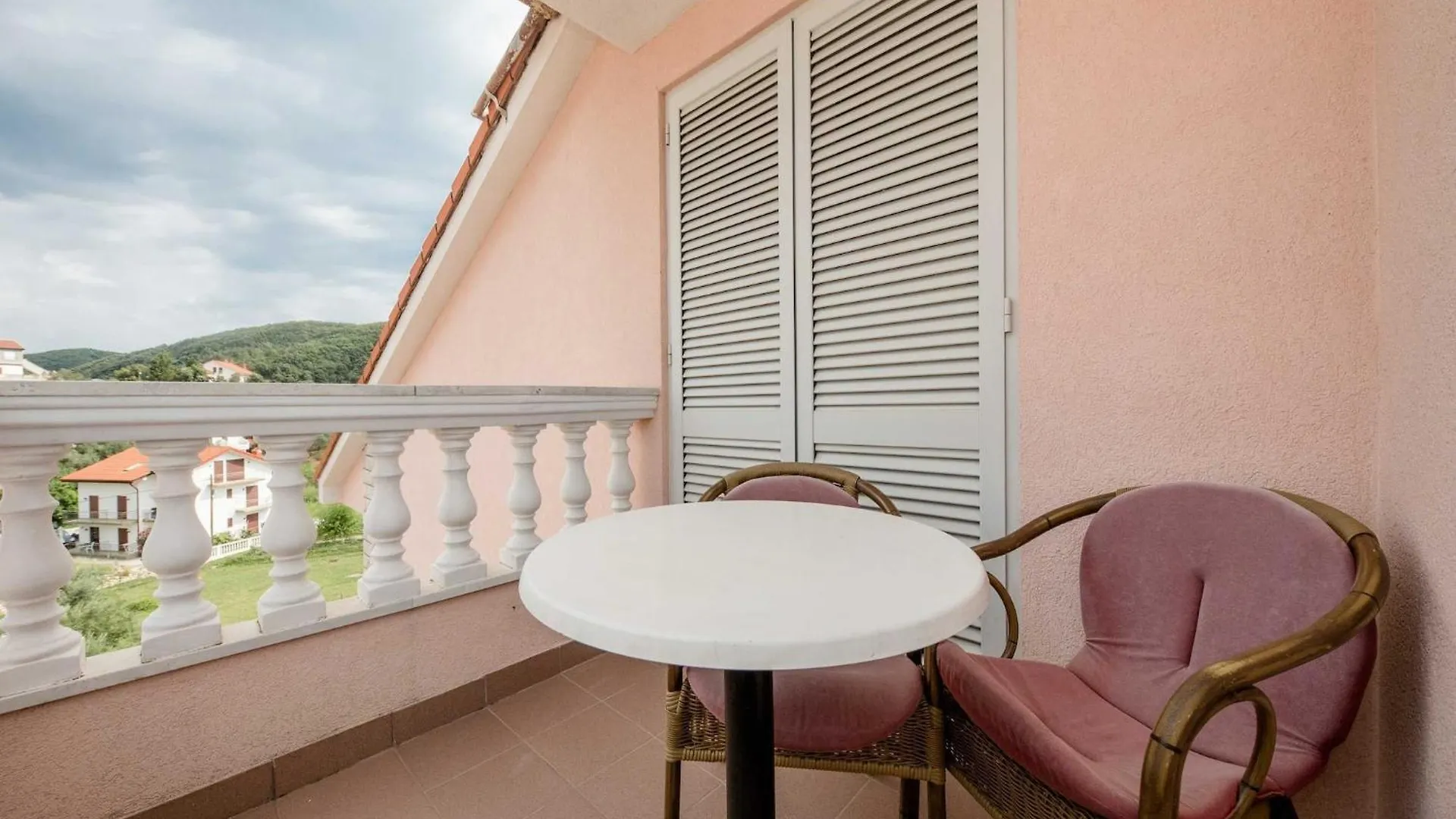 Guest House Villa Anggela - Two Bedroom Apartment With Balcony And Sea View Rab Town